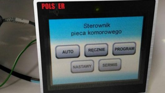 Sterownik zintegrowany z panelem operatorskim w obudowie natablicowej 90x90